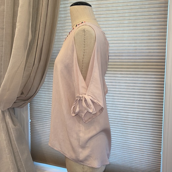 Amy Lou Beaded Cold Shoulder Blouse - Picture 3 of 7